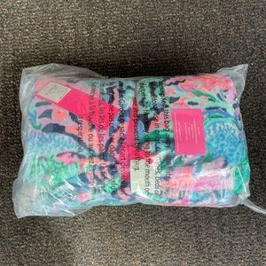 NWT Lilly Pulitzer Paradise Blanket High Tide Navy Bringing Mermaid Back